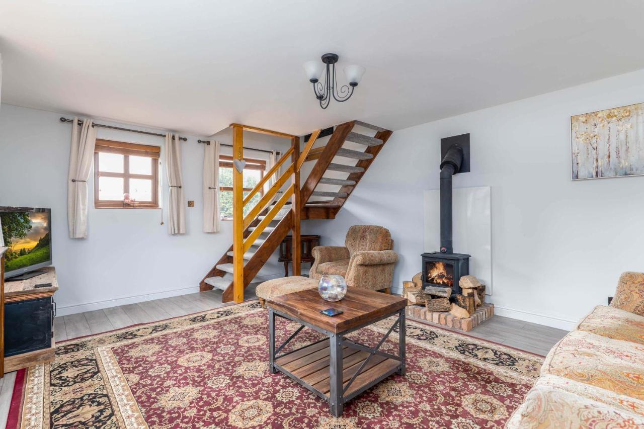The Pigsty - 3 Bedroom Barn Conversion Coventry Exterior photo