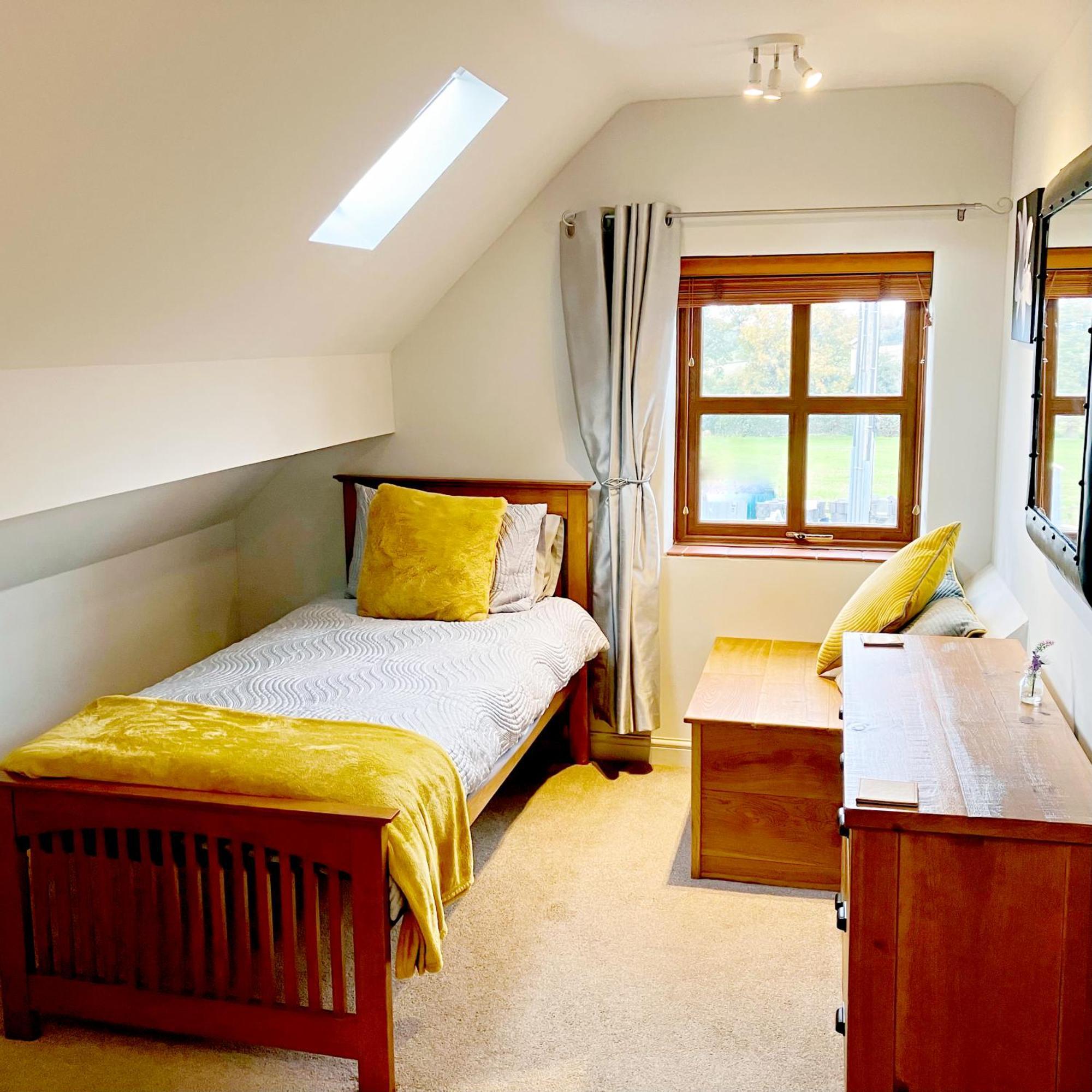 The Pigsty - 3 Bedroom Barn Conversion Coventry Exterior photo